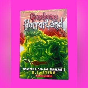 Scholastic Goosebumps HorrorLand - Vibrant Green Cover